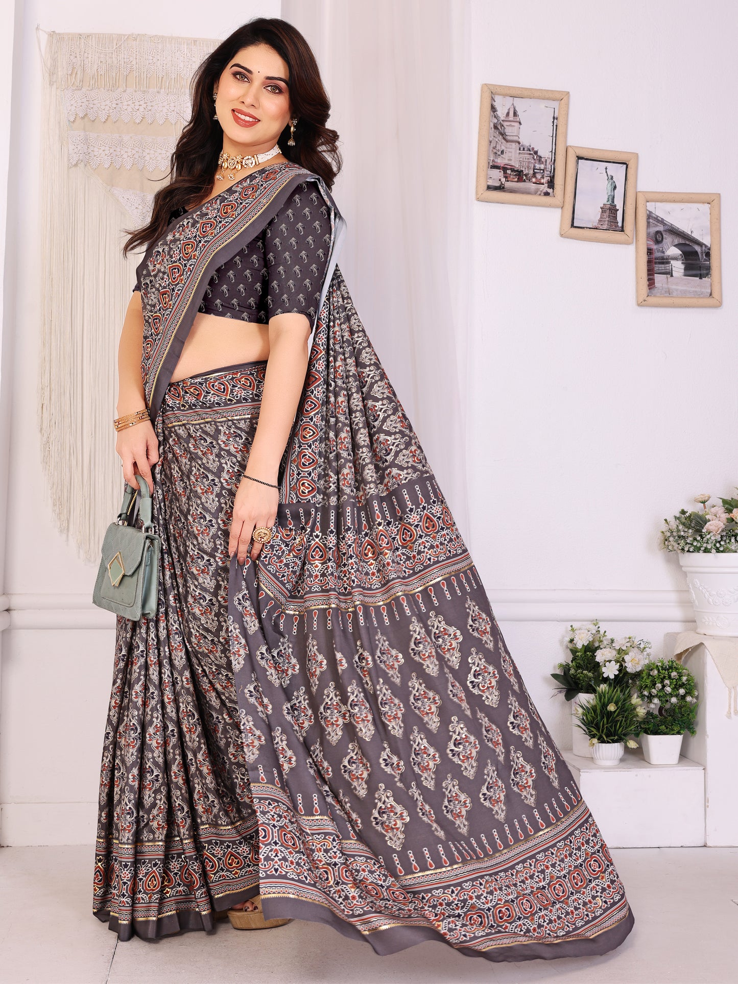 Elegant Grey Printed Pure Crepe Silk Saree with Designer Border