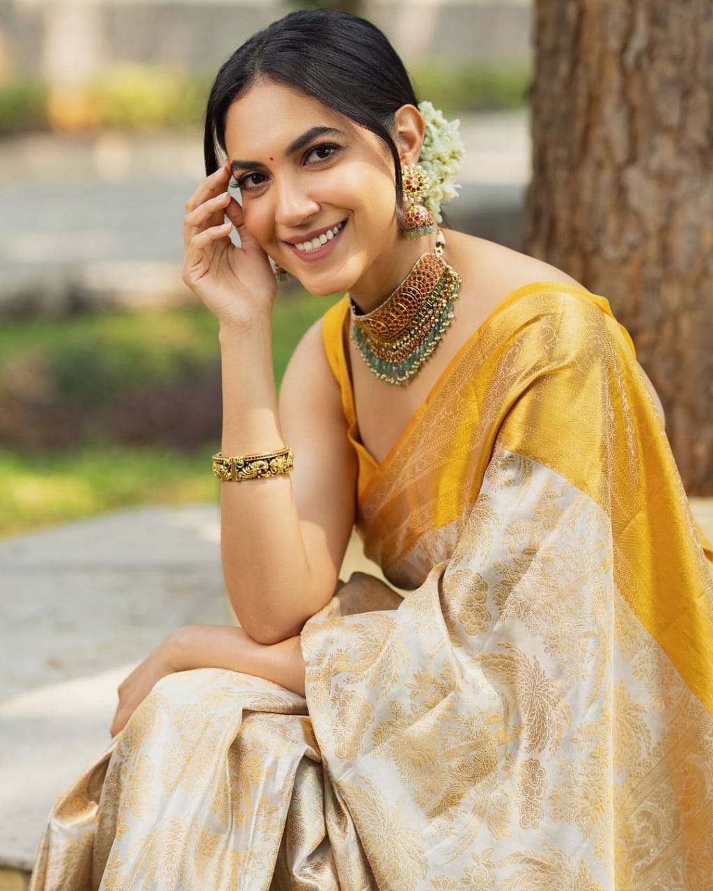 Soft Lichi Silk with beautiful Jaquard border