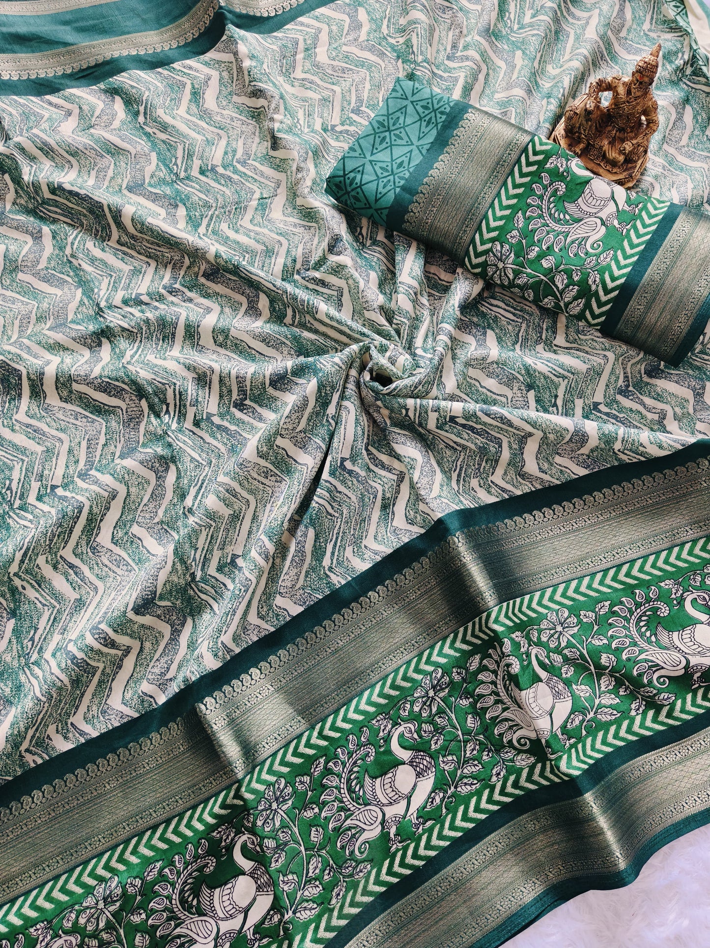 Graceful Bottle Green & Off-White Matka Silk Saree with Traditional Zari Woven Border