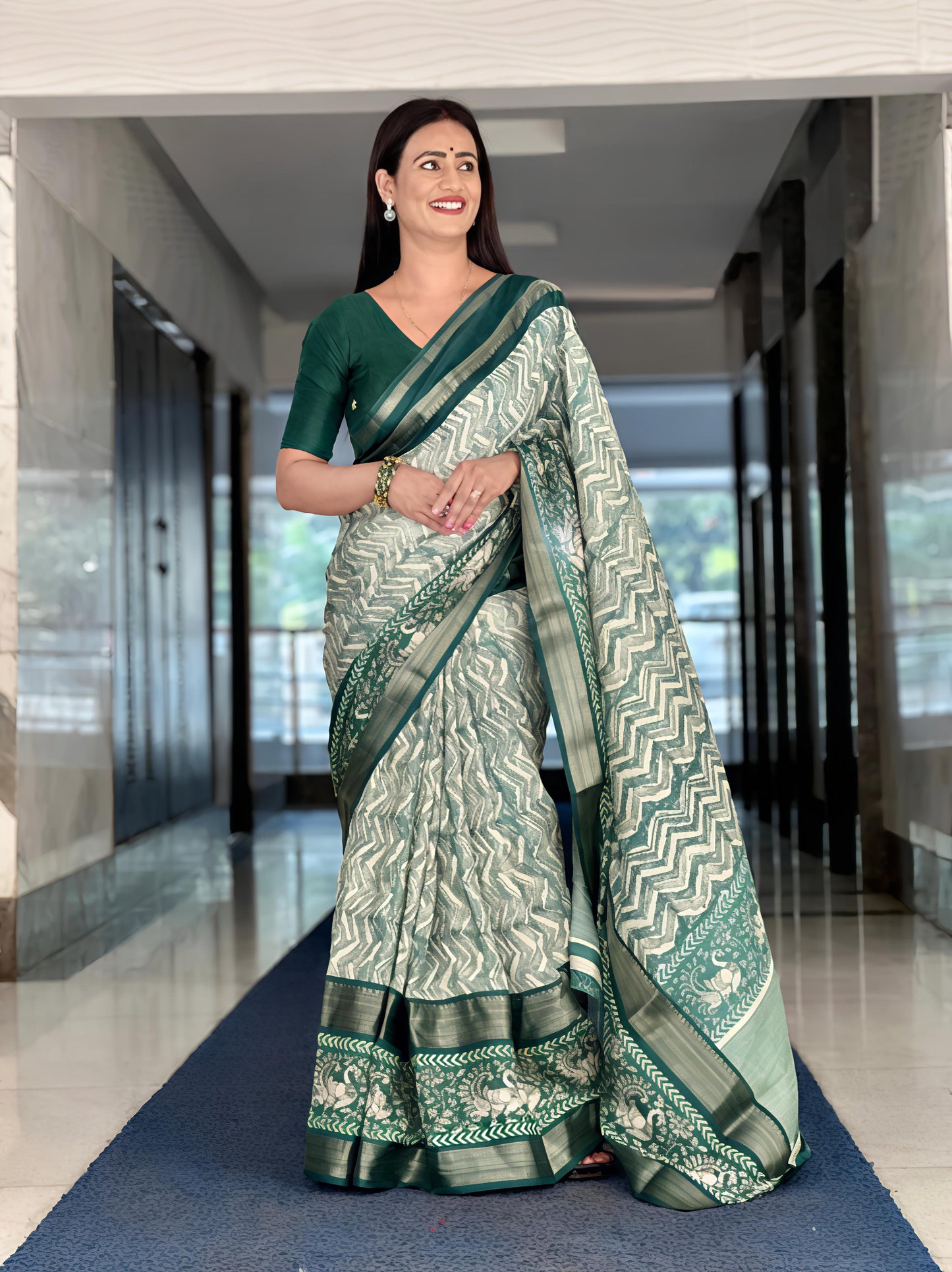 Graceful Bottle Green & Off-White Matka Silk Saree with Traditional Zari Woven Border