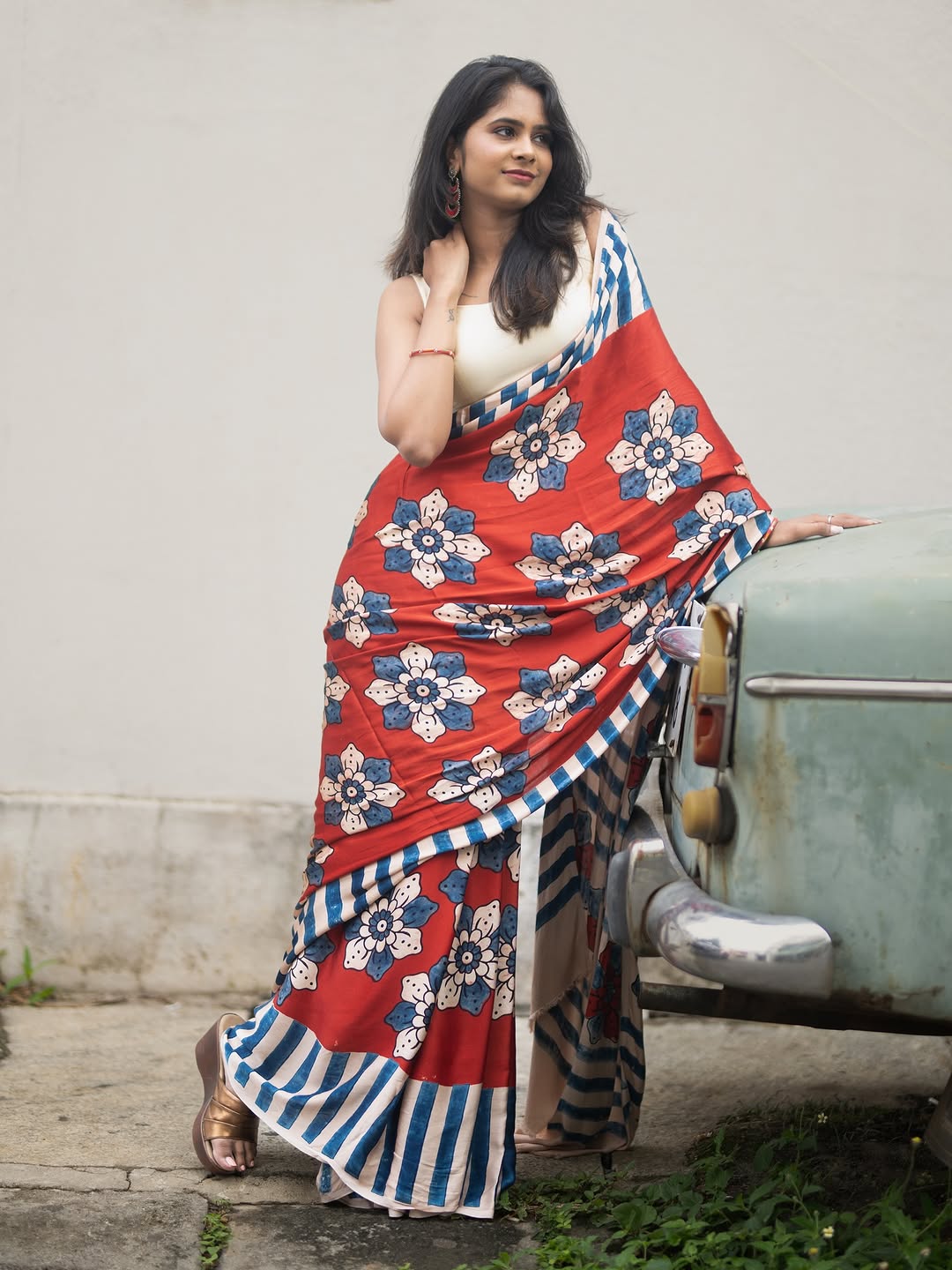 Trendy Digital Print Soft Silk Saree with Floral & Striped Design