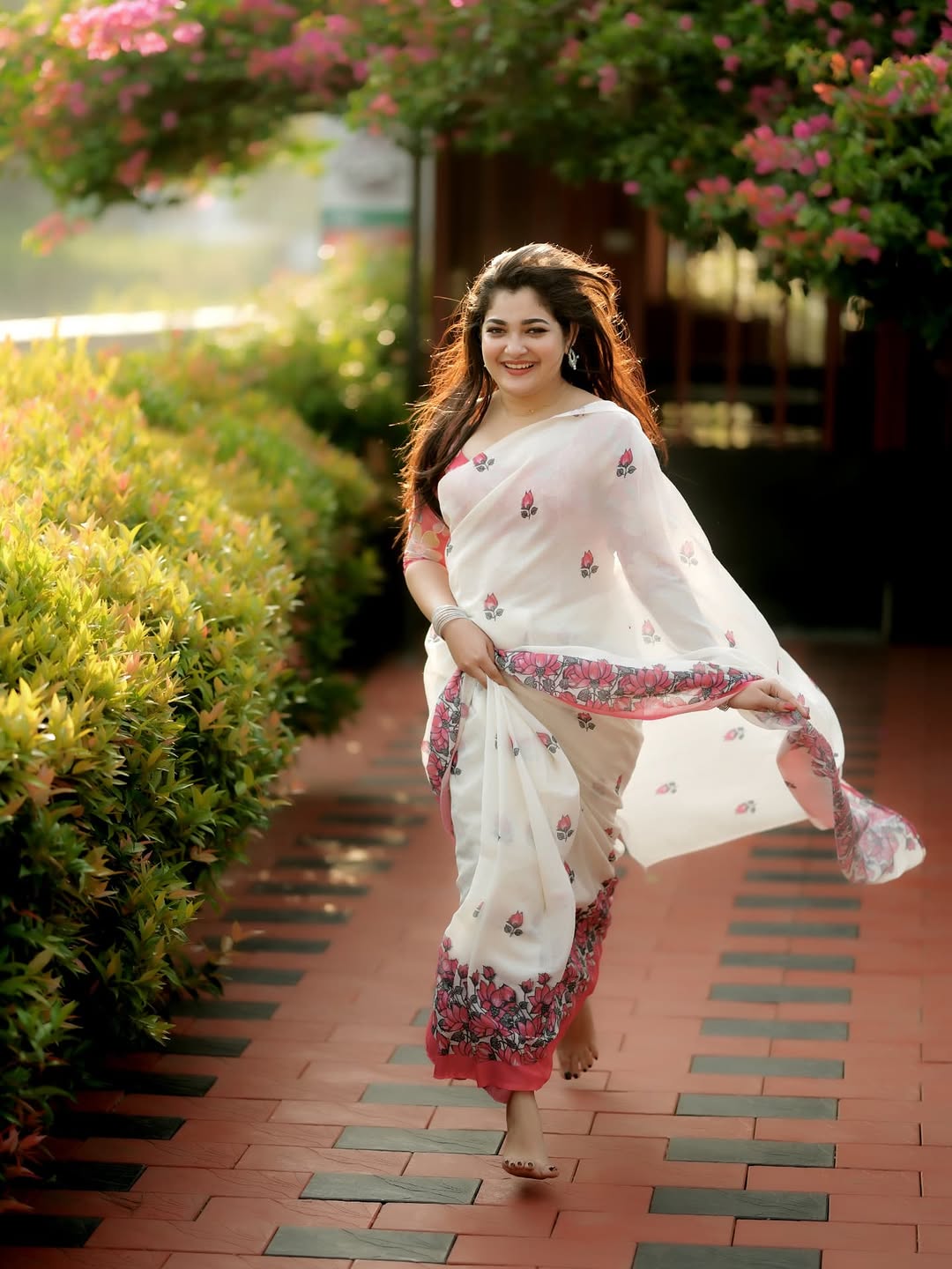 White Linen Cotton Saree with Pink Floral Digital Print – Festive Wear