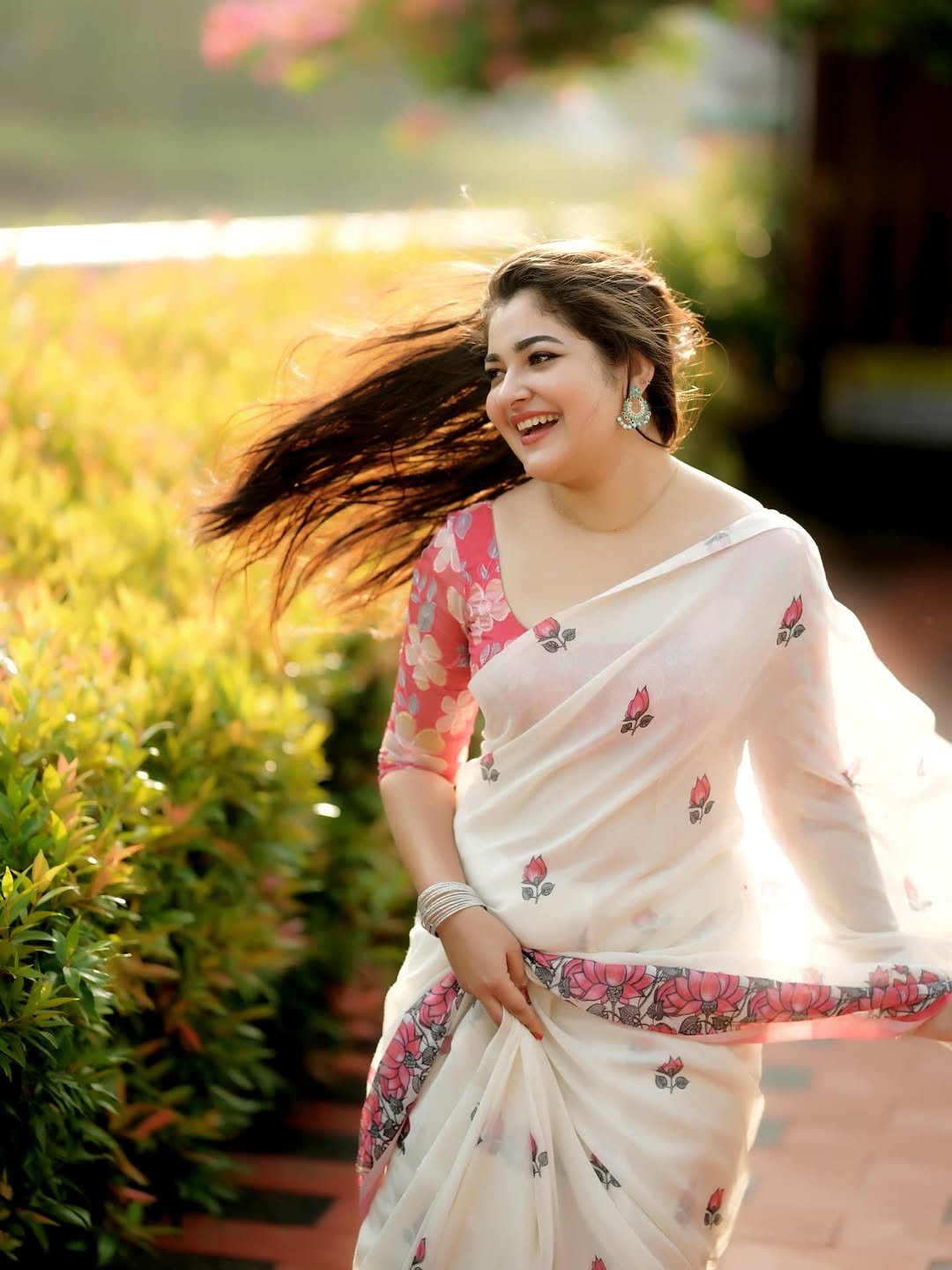 White Linen Cotton Saree with Pink Floral Digital Print – Festive Wear